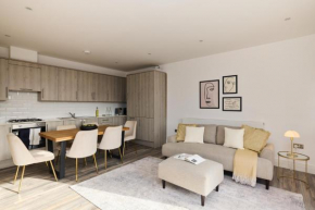 The Harlesden Place - Modern 3BDR Flat with Balcony